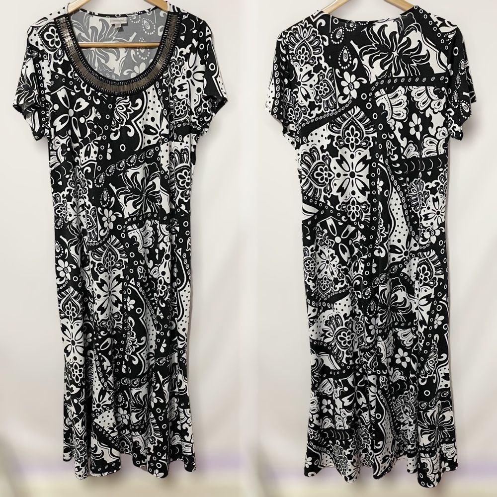 18/20 Beaded Neckline Maxi Dress Black White Floral Avenue